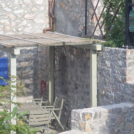 Апартаменти To Petradi Avgonima Екстер'єр фото